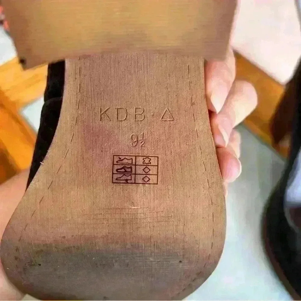 Kelsi Dagger Brooklyn 4" heel shoes black‎ chunky perforated leather women 9.5 - Picture 8 of 8